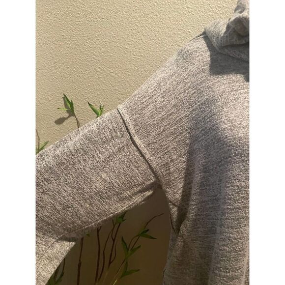 Chico's Zenergy Grey Crowl Neck Pullover Sweater - Size 2 (US Size 12/14 - Picture 4 of 10